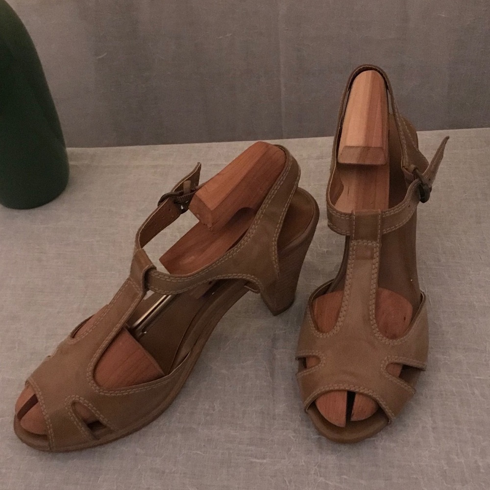 💞Sonoma tan medium heel sandal